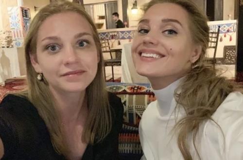 Сестра Кристины асмус просто её копия. 02