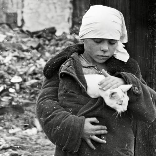 Во время блокады эту маленькую девочку из Ленинграда эвакуировали. 01