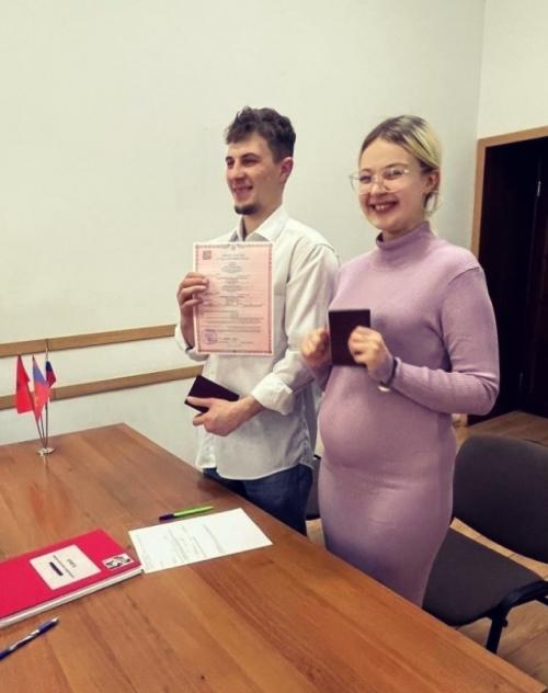 Забеременела в 13 - и снова ждёт ребёнка: как сейчас живёт Даша суднишникова.

