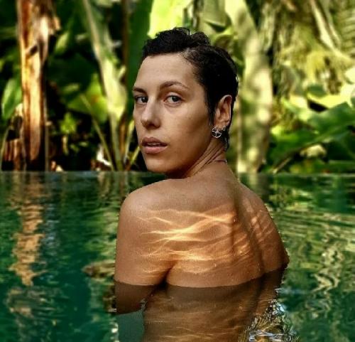 Ирина Горбачева рассказала о борьбе с лишним весом на фоне раннего климакса.

