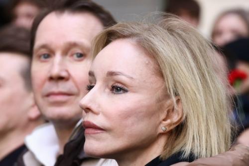 Ей Слишком Натянули Лицо - в сети обсуждают внешний вид 60-летней вдовы Олега Табакова Марины зудиной. 01