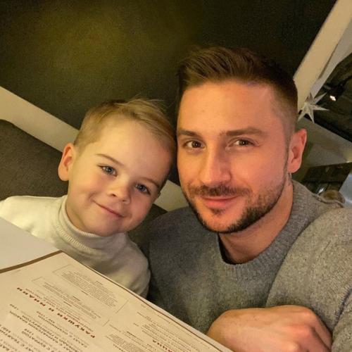 Счастливый папа!  Сергей Лазарев и его дети Никита и Анна. 01