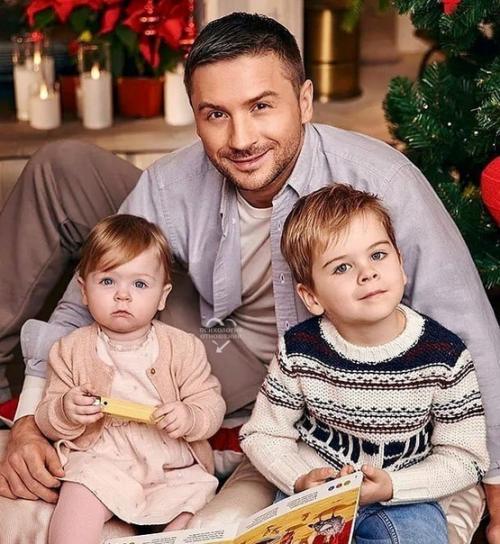 Счастливый папа!  Сергей Лазарев и его дети Никита и Анна.