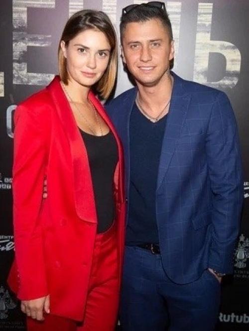 Впервые Прокомментировал Обвинения в Домашнем Насилии - 38-летний Павел прилучный поделился своей версией развода с Агатой муцениеце. 02