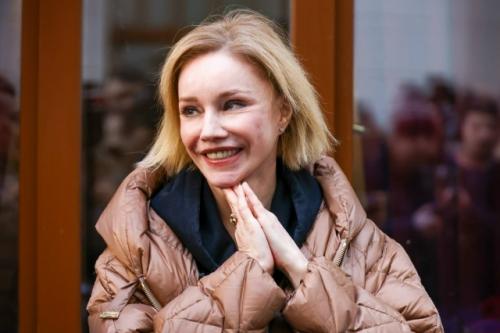 Ей Слишком Натянули Лицо - в сети обсуждают внешний вид 60-летней вдовы Олега Табакова Марины зудиной. 02