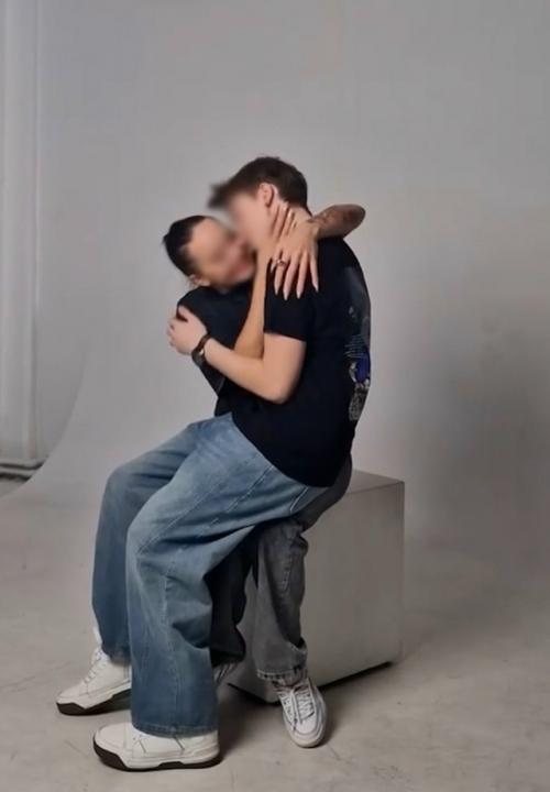 Россиянки целуют взрослых сыновей в губы и снимают это на видео - ломающий детскую психику шизо - тренд МОЯ Бирочка захватывает интернет. 02