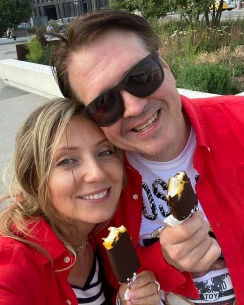 53-Летний Денис матросов и его 3-я жена снова родителями станут. 04