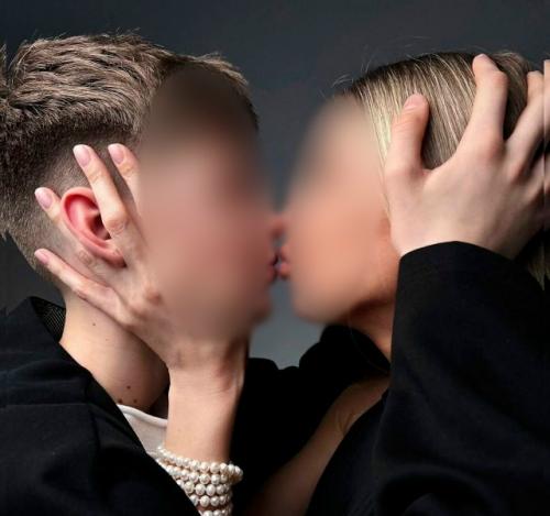 Россиянки целуют взрослых сыновей в губы и снимают это на видео - ломающий детскую психику шизо - тренд 