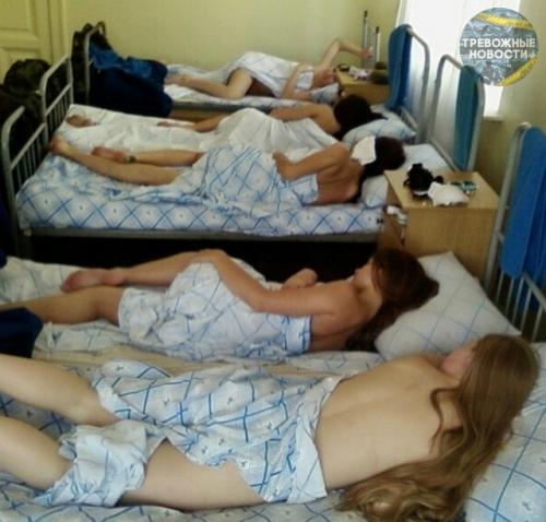 Так проходили обычные студенческие дни в общагах. 

