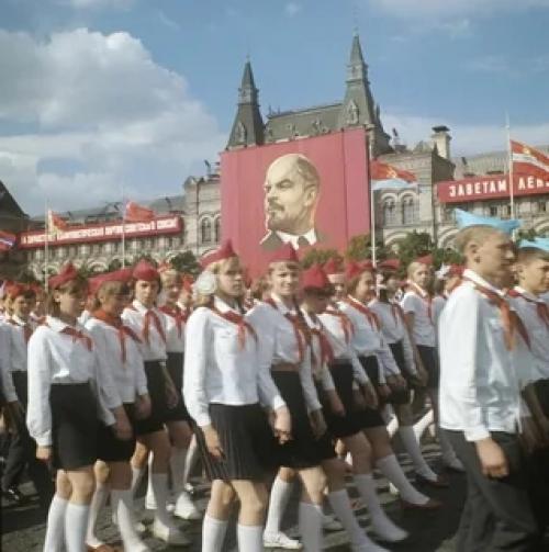 В России хотят возродить пионеров и комсомольцев: шаг вперёд или назад? 01