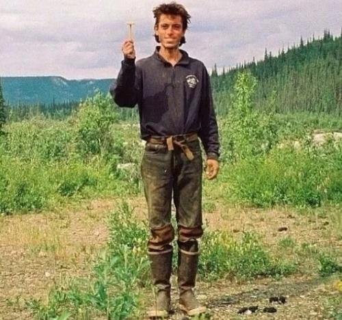 Он один в дикую природу Аляски без подготовки ушёл.  