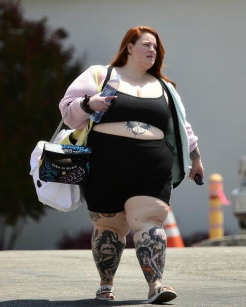 35-Летняя Plus - Size американская модель тесс холлидей рассталась со своим мужем, так как их отношения были токсичными.