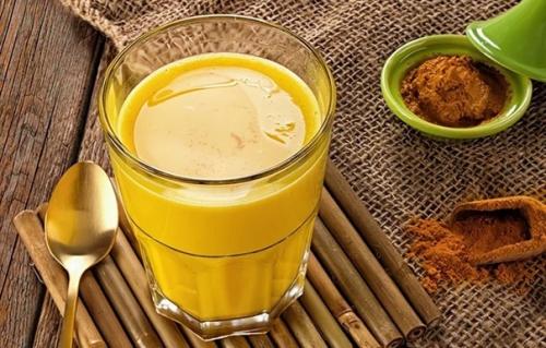 Пейте воду с куркумой каждое утро и вы увидите, что произойдет. Пейте воду с куркумой каждое утро и вы увидите, что произойдет.