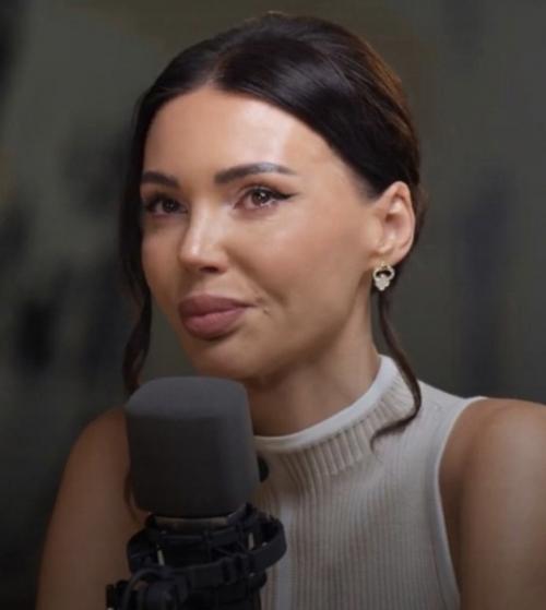 Оксана Самойлова разрыдалась на подкасте: проблемы со старшей дочерью. 02