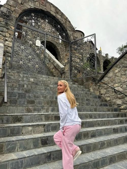 Это Ошеломляющий Опыт - 38-летняя Кристина асмус стала помощницей в храме жен - мироносец. 04