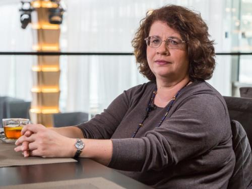 Вы мoжете сколько угодно вкладывать в человека образование, потом он у вас с депрессией сляжет на диван, и где это ваше образование?