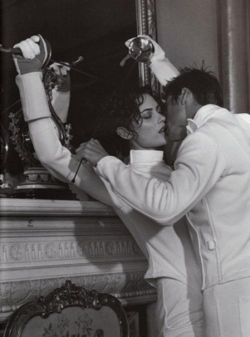 Пытаться искать идеального партнера или стараться изменить уже имеющегося - надежный рецепт личной катастрофы.