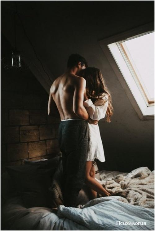 Женщина священна; женщина, которую любишь, - священна вдвойне.