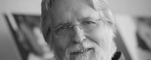 Страх - это энергия, которая сжимает, закрывает, втягивает, убегает, прячет, накапливает, наносит ущерб. 

