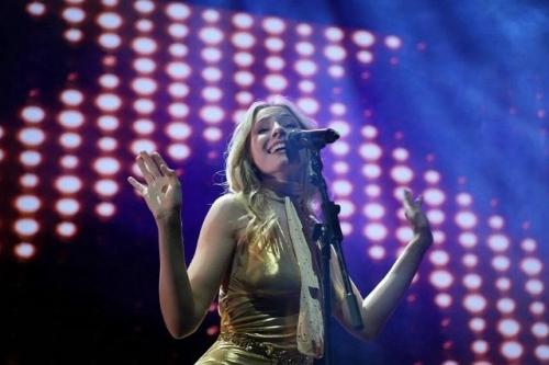 На секунду подумали, что мы видим Юлию Началову. 02