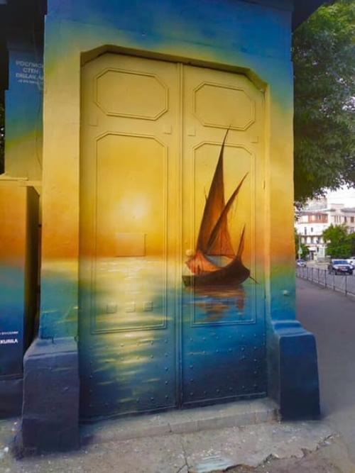 В Крыму объявился новый Айвазовский с баллончиком. 01