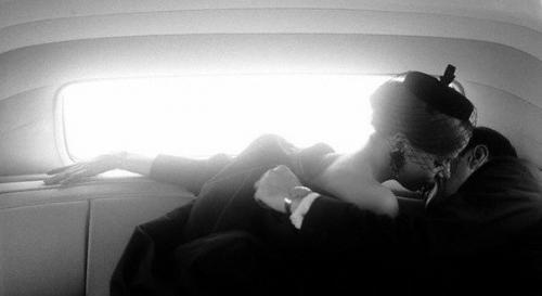 Люди, которые нас по-настоящему любят, меняют нас не через давление, не через требования, и даже не через советы и логические обоснования.  