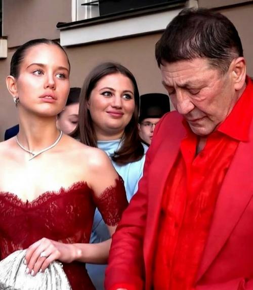 Григорий лепс надеется на пополнение в семье в новом союзе.

