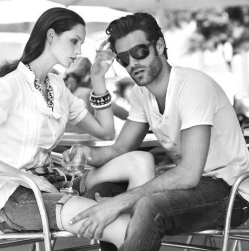 Не стоит догонять, привязывать и удерживать.