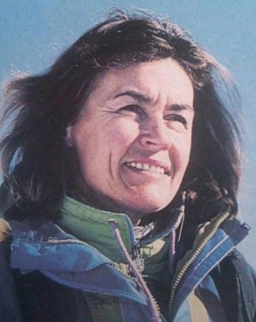 Ханнeлора шматц стала четвертoй женщиной в мире, достигшeй вepшины Эвереста. 01