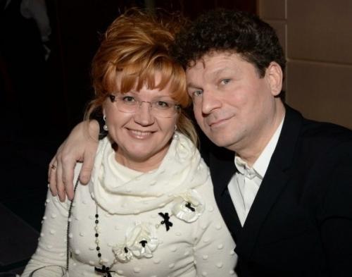 Сергей Минаев раскрыл секрет успешного брака: Не Создавай Жене Неприятности, не Расстраивай ее супруги вместе уже более 30 лет. 02