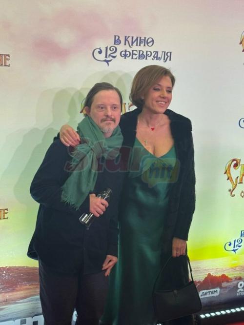 Алферова с приемным сыном, Захарова с дочкой: гости сказочной премьеры. 01