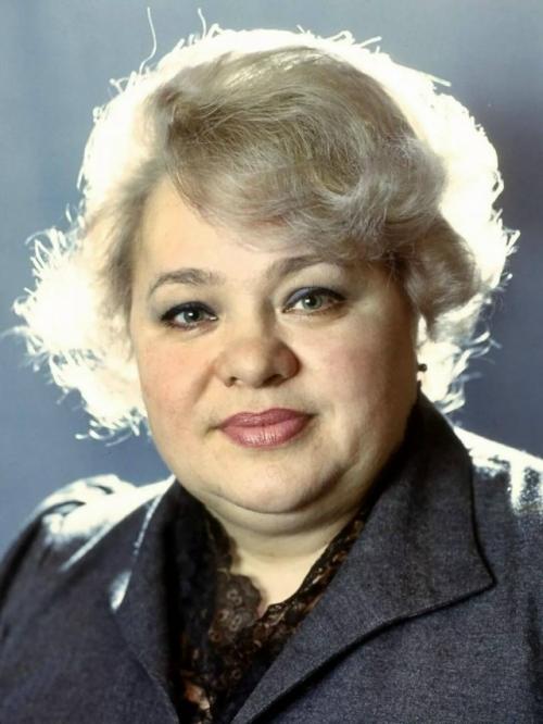 Для Натальи крачковской любовь синонимом жизни была. 

