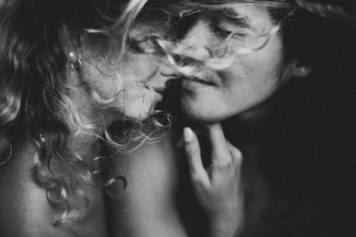 Когда тебе 18, тебе еще нужна драма в отношениях.