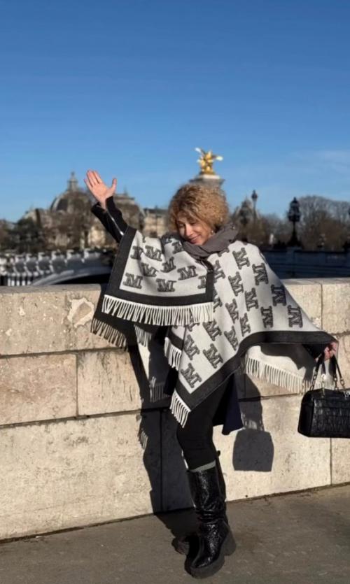 Алекса изменила свое решение о разводе и вернулась к мужу всего через две недели после объявления о расставании. 03