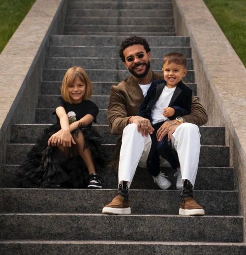 Алиса Юнусова поделилась, что уже определилась со своей целью - купить Идеальное жильё и даже собрала подборку вдохновляющих фото из Pinterest. 02