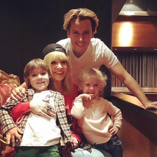 Счастливые родители!  Максим Галкин и Алла Пугачева. 01