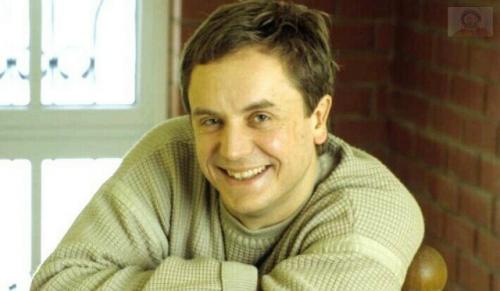 Голубкина ушла от него к Фоменко, а Патрисия каас и Марина Влади его отвергли. 03