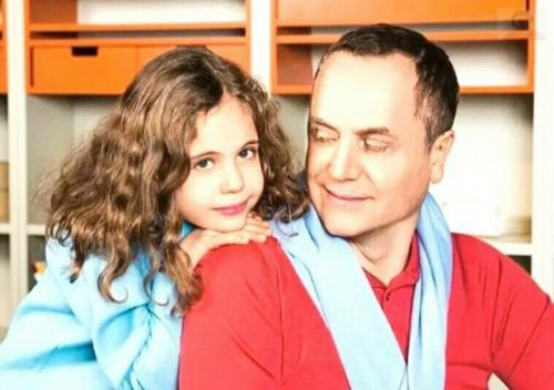 Голубкина ушла от него к Фоменко, а Патрисия каас и Марина Влади его отвергли. 04