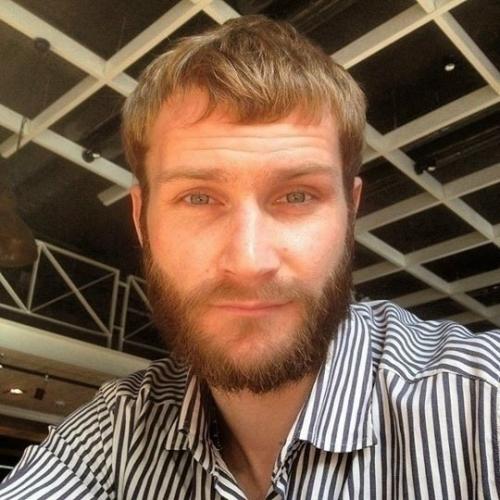 Николай Наумов, больше известный как Колян из Реальные Пацаны, не только популярный актёр, но и человек с большим сердцем. 01