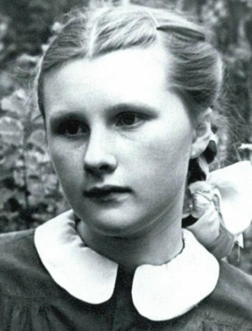 Когда смеются над слезами: невероятная жизнь Людмилы ивановой. 02 Когда смеются над слезами: невероятная жизнь Людмилы ивановой. 02