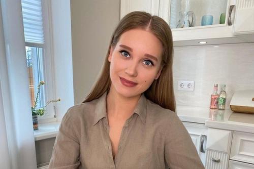 Как Кристине асмус в 32 года удается выглядеть на 20? 03