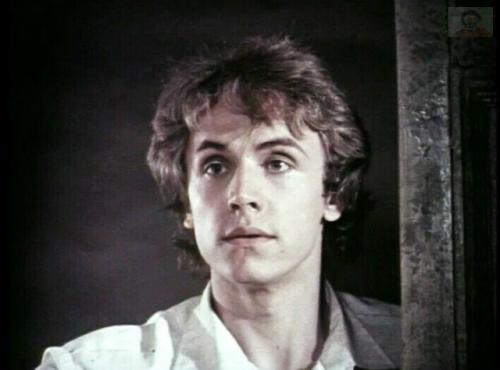 Голубкина ушла от него к Фоменко, а Патрисия каас и Марина Влади его отвергли. 01