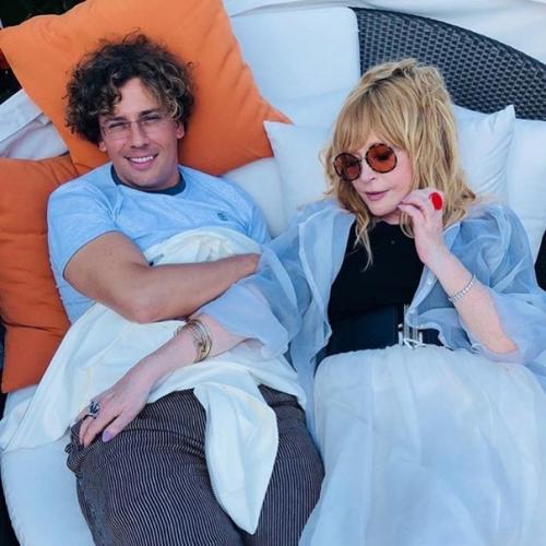 Счастливые родители!  Максим Галкин и Алла Пугачева.