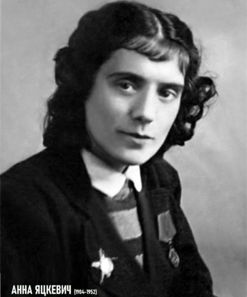 Малоизвестный факт: легендарная Кобальтовая Сетка ленинградского фарфорового завода - это не просто декор, а дань памяти блокаде. 01