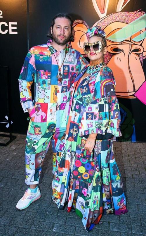 Певица сиа будет платить бывшему мужу Даниэлю бернаду алименты на содержание ребенка. 01