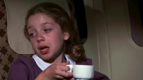 Приходит к отцу молодая девушка и говорит: 

