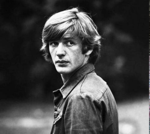 Знаете, мы немножко потерянные люди.  