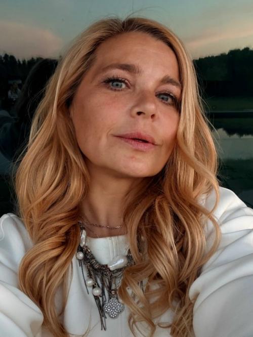 Опубликовала Снимок с Возлюбленным - 47-летняя Ирина пегова выложила совместную фотографию со своим молодым избранником. 01