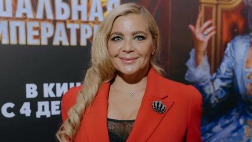 Опубликовала Снимок с Возлюбленным - 47-летняя Ирина пегова выложила совместную фотографию со своим молодым избранником. 02