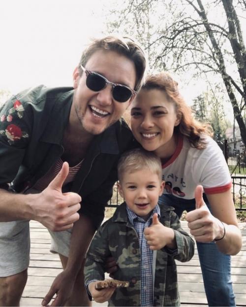 Потерявший жену солист группы Челси Алексей корзин рассказал о реакции детей на смерть мамы. 01